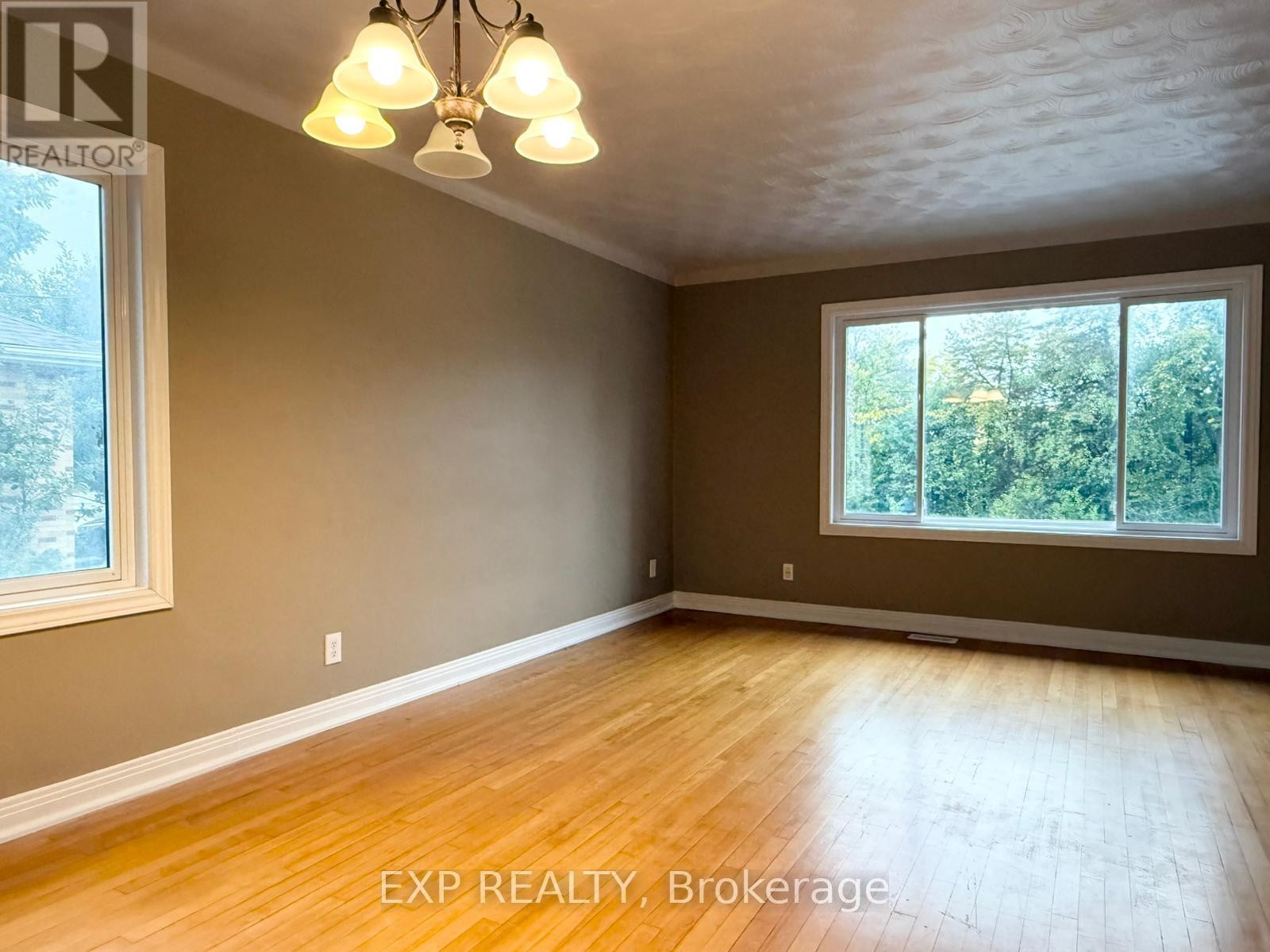 












UNIT A - 837 BLAIR ROAD

,
Ottawa,




Ontario
K1J7M6

