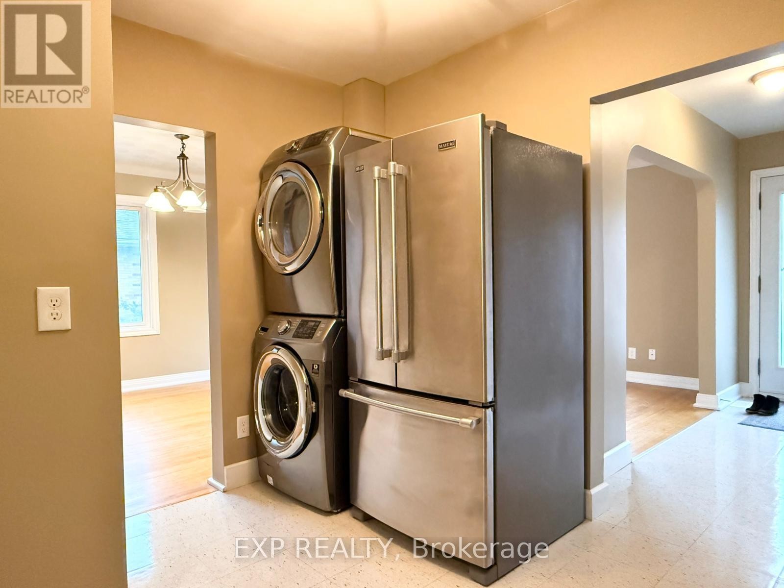 












UNIT A - 837 BLAIR ROAD

,
Ottawa,




Ontario
K1J7M6


