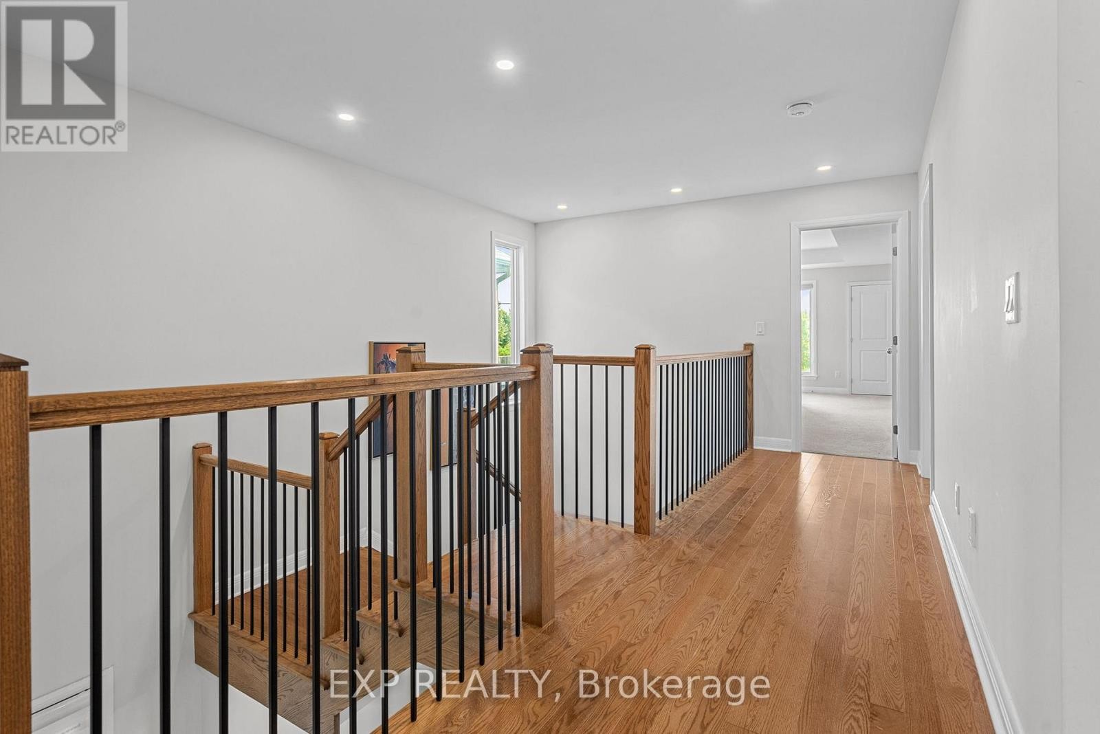 












25 STANHOPE COURT

,
Ottawa,




Ontario
K2J6S2

