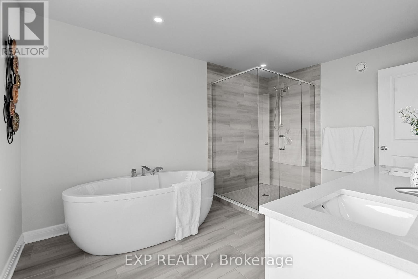 












25 STANHOPE COURT

,
Ottawa,




Ontario
K2J6S2

