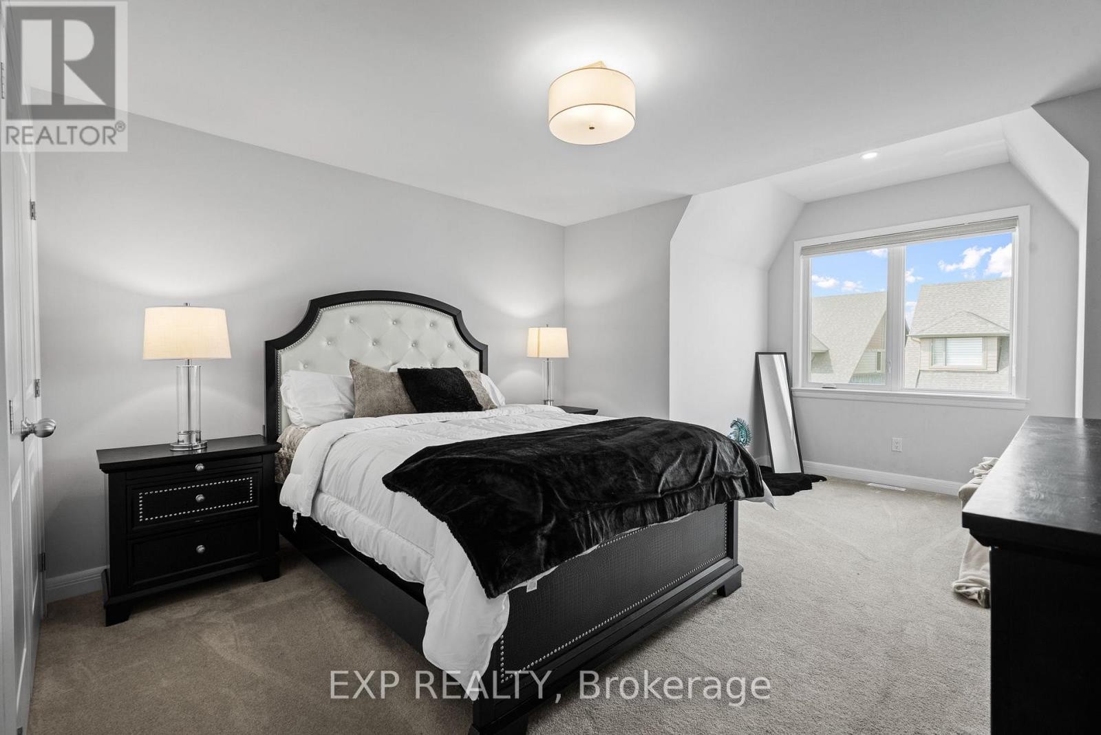 












25 STANHOPE COURT

,
Ottawa,




Ontario
K2J6S2

