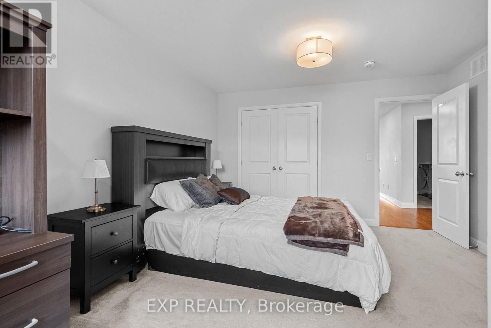 












25 STANHOPE COURT

,
Ottawa,




Ontario
K2J6S2

