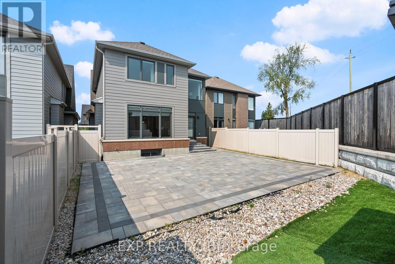 












25 STANHOPE COURT

,
Ottawa,




Ontario
K2J6S2

