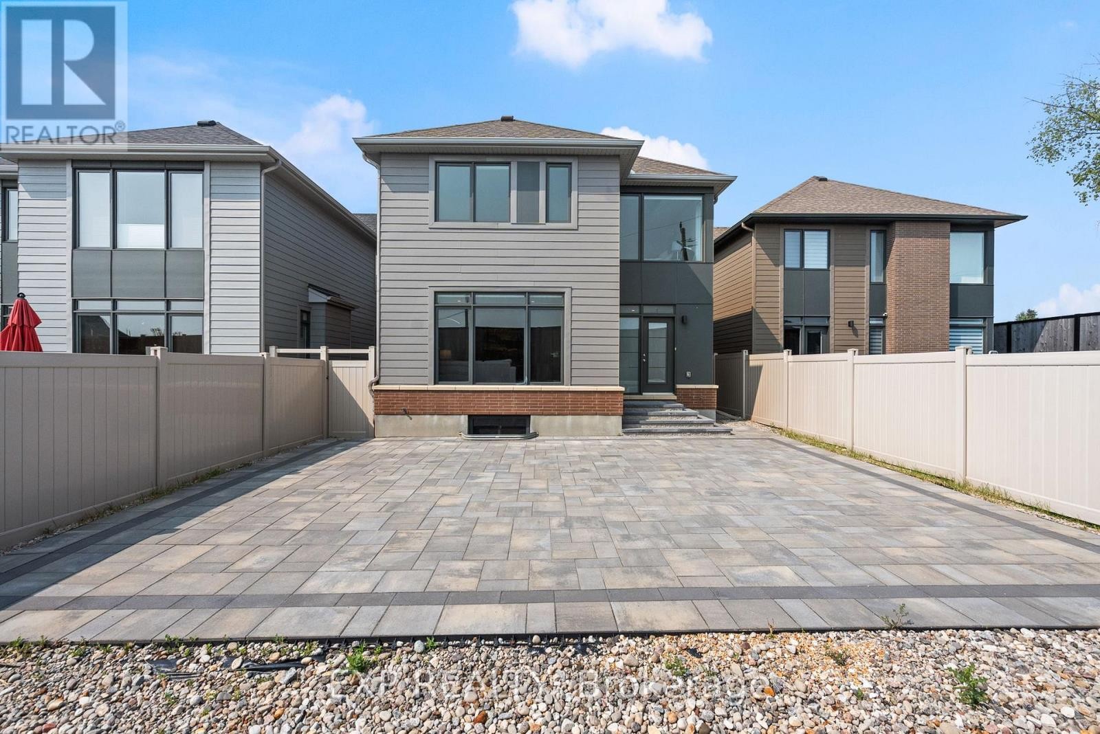 












25 STANHOPE COURT

,
Ottawa,




Ontario
K2J6S2

