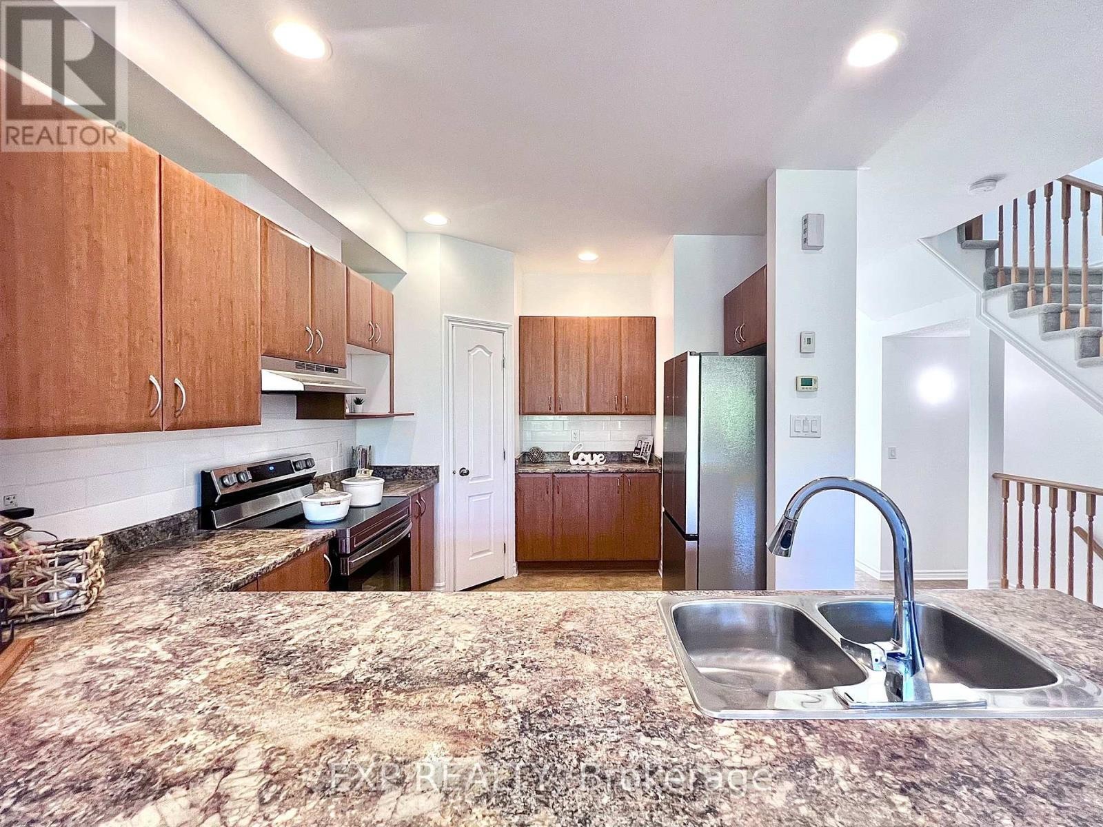 












457 FOXHALL WAY

,
Ottawa,




Ontario
K2M0G2


