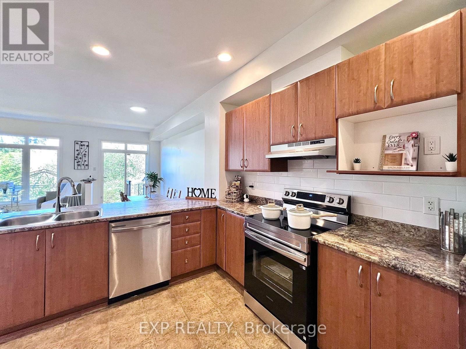 












457 FOXHALL WAY

,
Ottawa,




Ontario
K2M0G2

