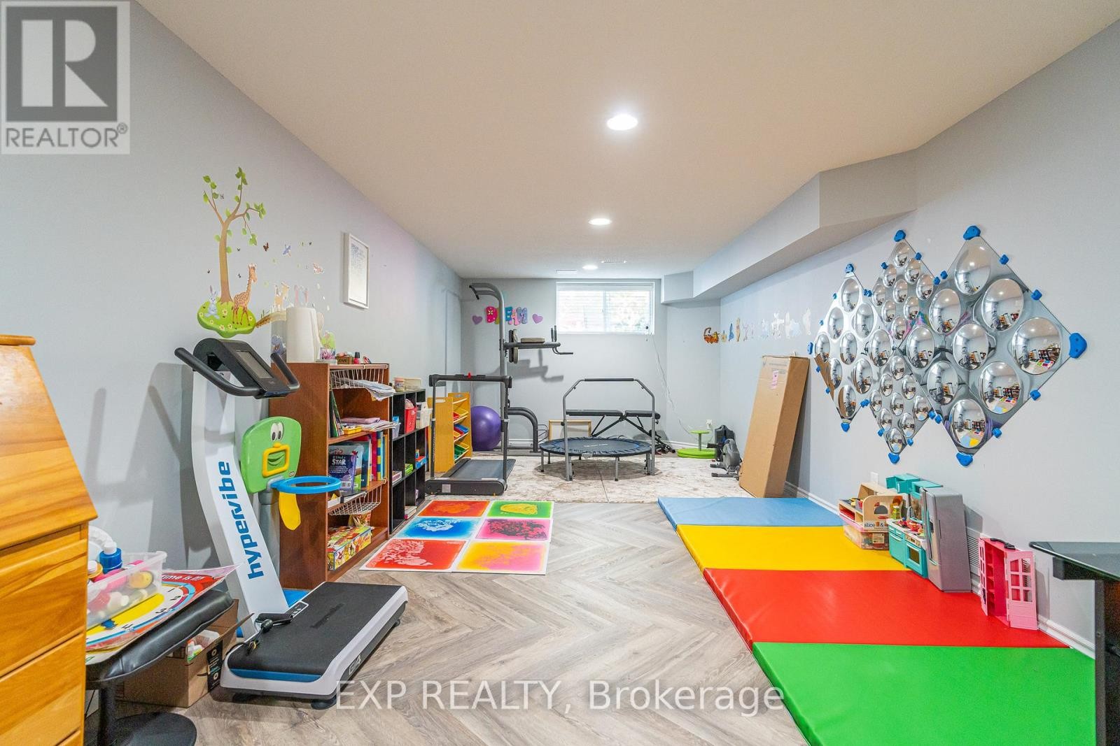 












441 FOXHALL WAY

,
Ottawa,




Ontario
K2M0G1

