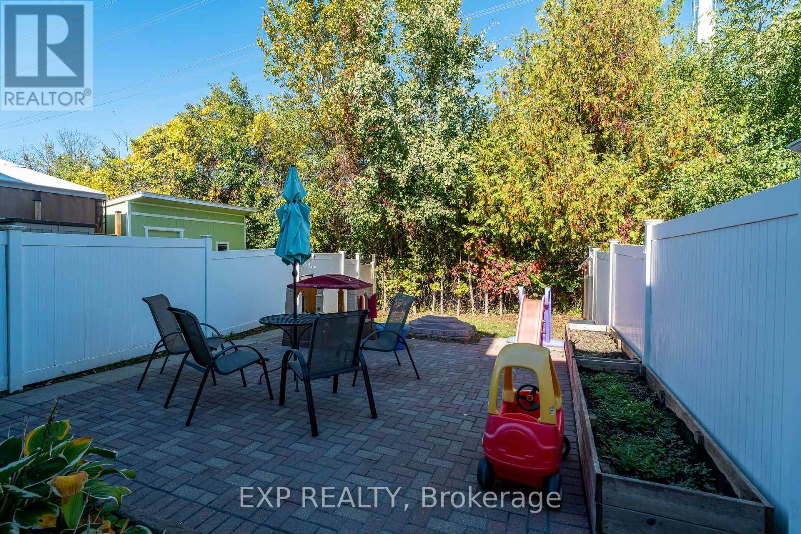 












441 FOXHALL WAY

,
Ottawa,




Ontario
K2M0G1

