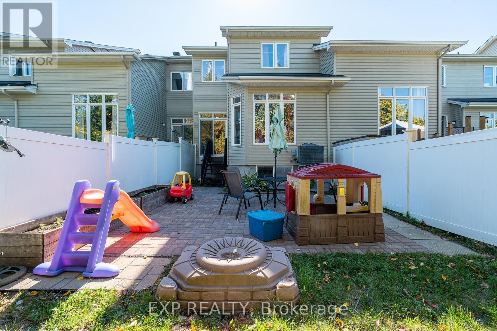 












441 FOXHALL WAY

,
Ottawa,




Ontario
K2M0G1

