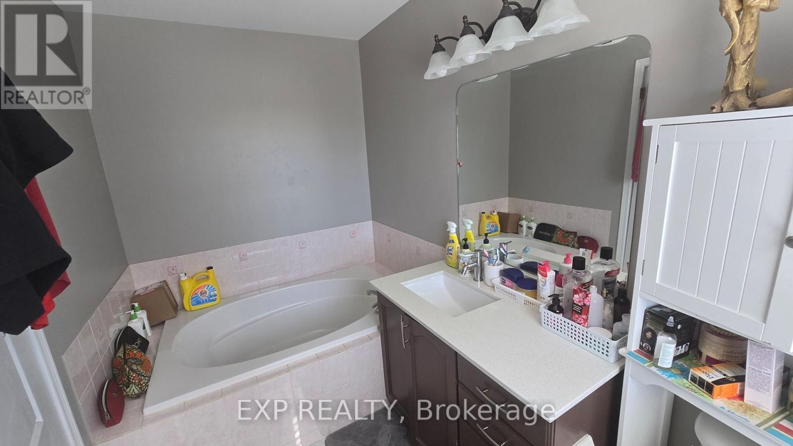 












1052 CANDLEWOOD STREET

,
Ottawa,




Ontario
K4A5E9

