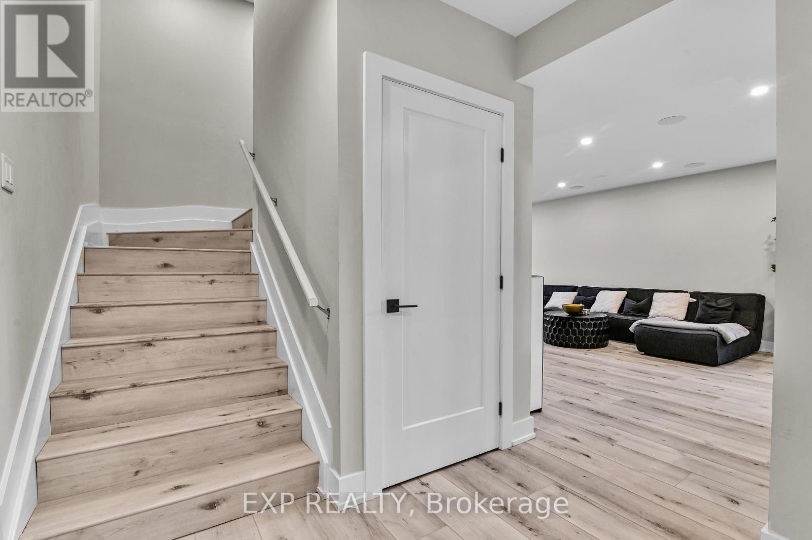 












364 GLOAMING CRESCENT

,
Ottawa,




Ontario
K2S1B6

