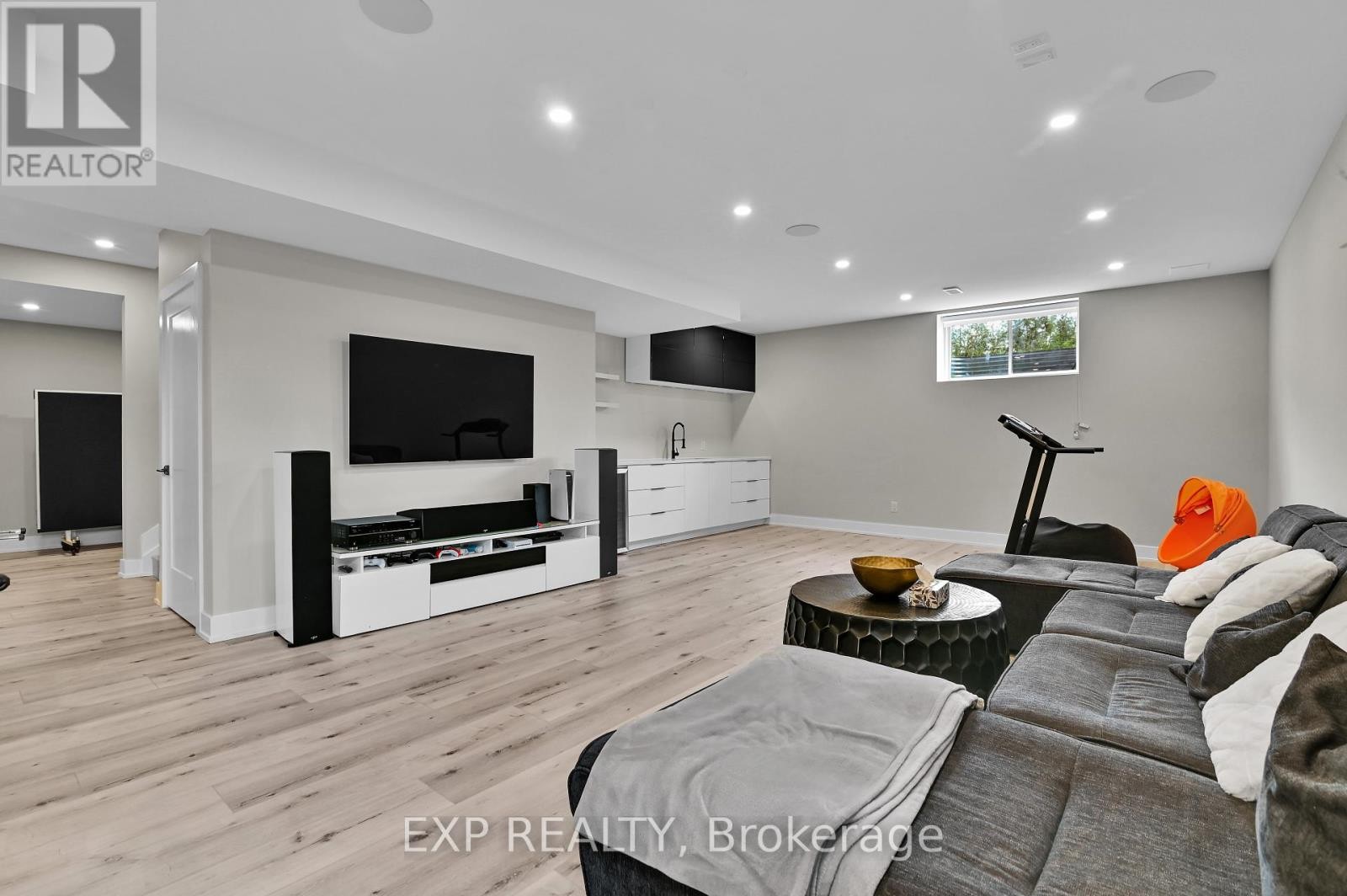 












364 GLOAMING CRESCENT

,
Ottawa,




Ontario
K2S1B6


