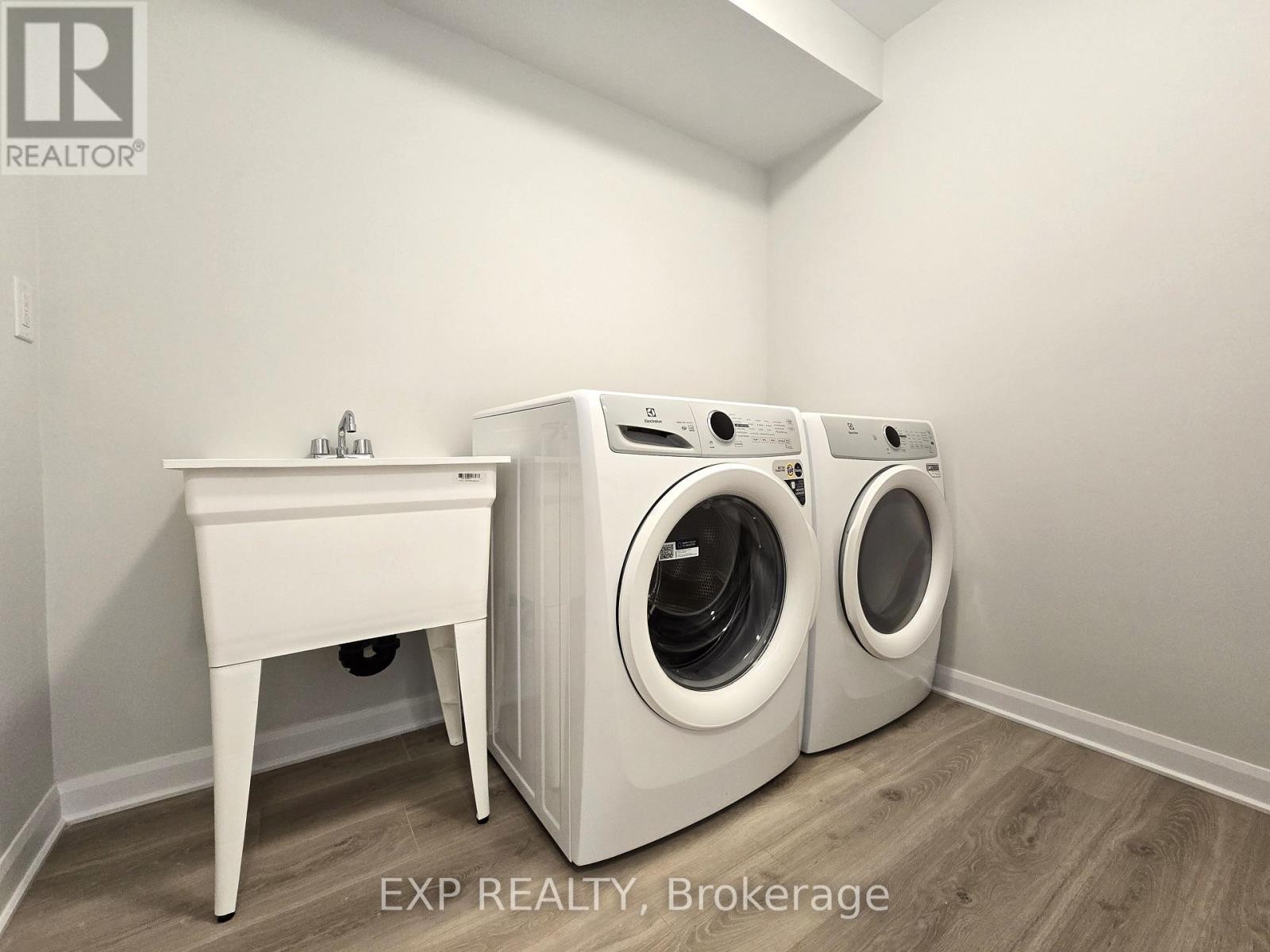 












306 CLEARPATH PRIVATE

,
Ottawa,




Ontario
K2T0R8

