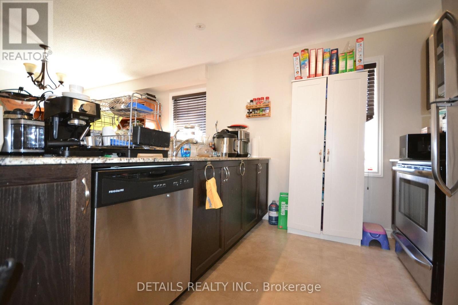 












530 SNOW GOOSE STREET

,
Ottawa,




Ontario
K2J6C8

