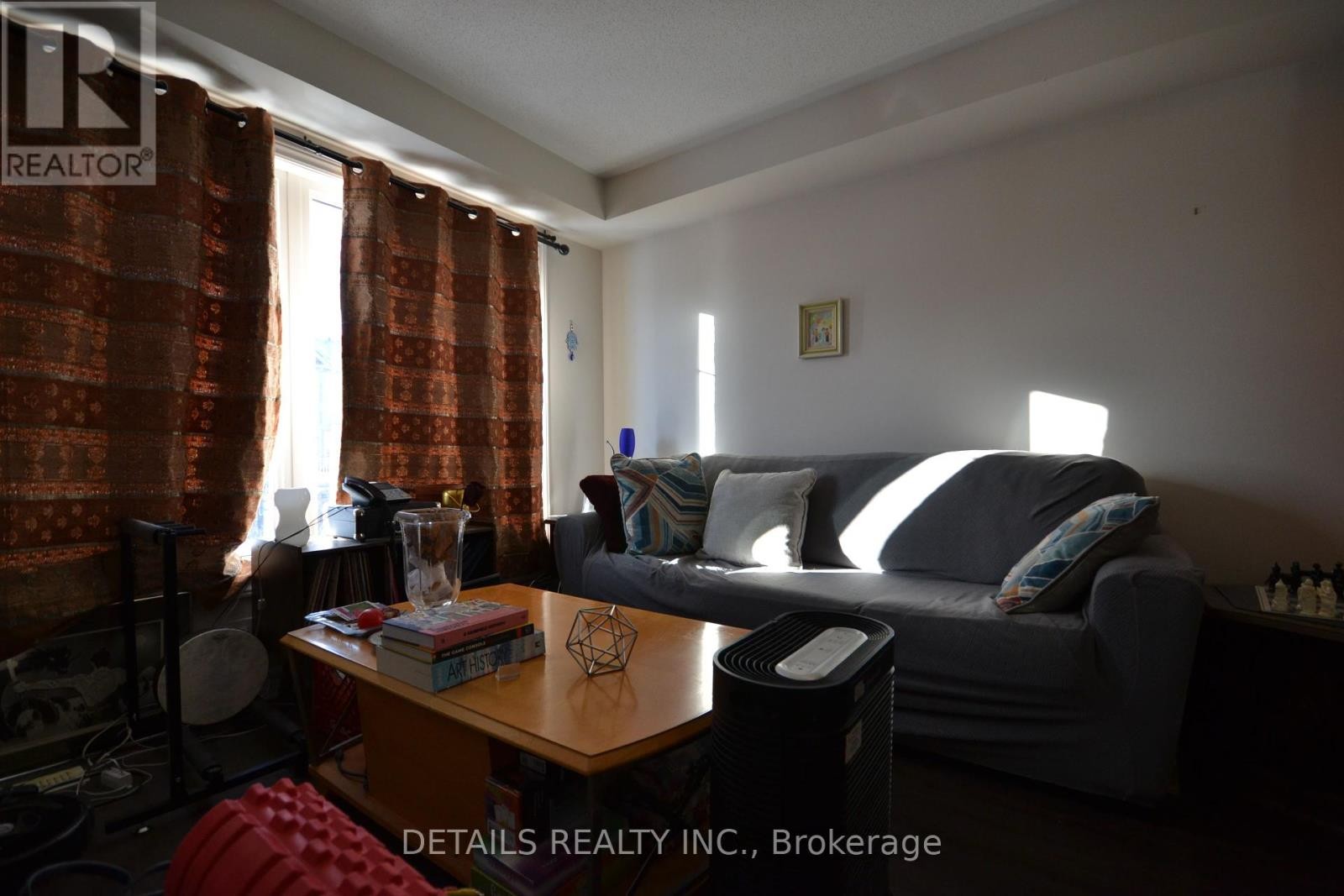 












530 SNOW GOOSE STREET

,
Ottawa,




Ontario
K2J6C8

