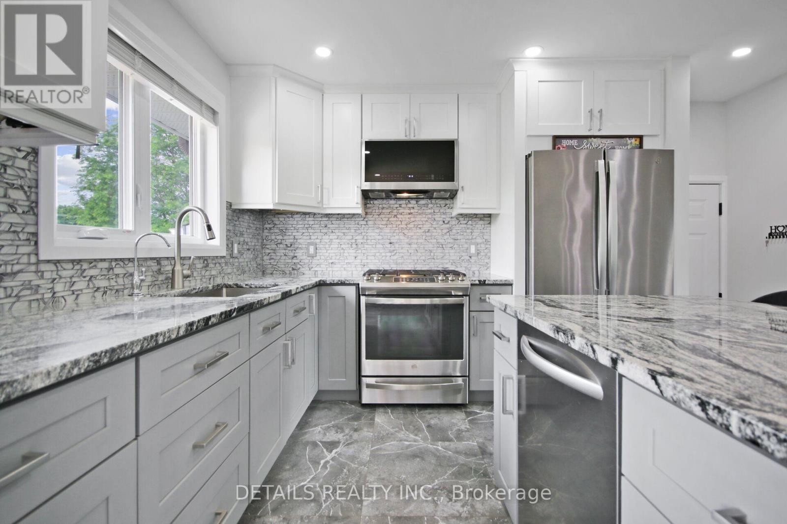 












2708 BEKKERS COURT

,
Ottawa,




Ontario
K0A2P0

