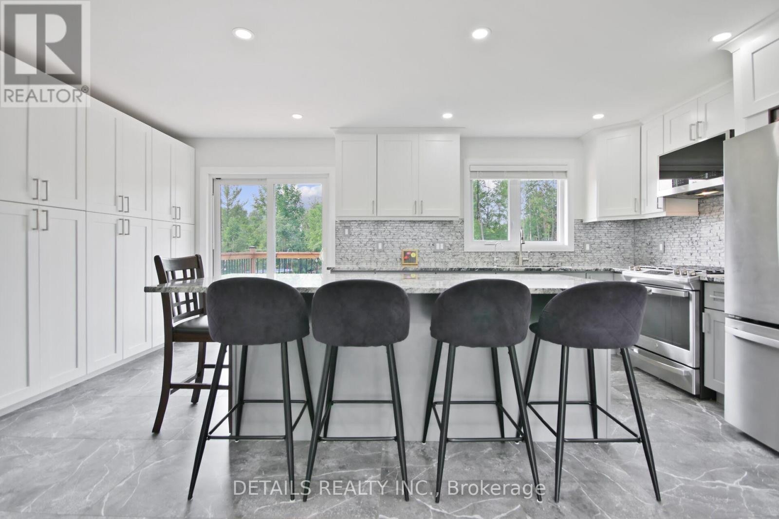 












2708 BEKKERS COURT

,
Ottawa,




Ontario
K0A2P0

