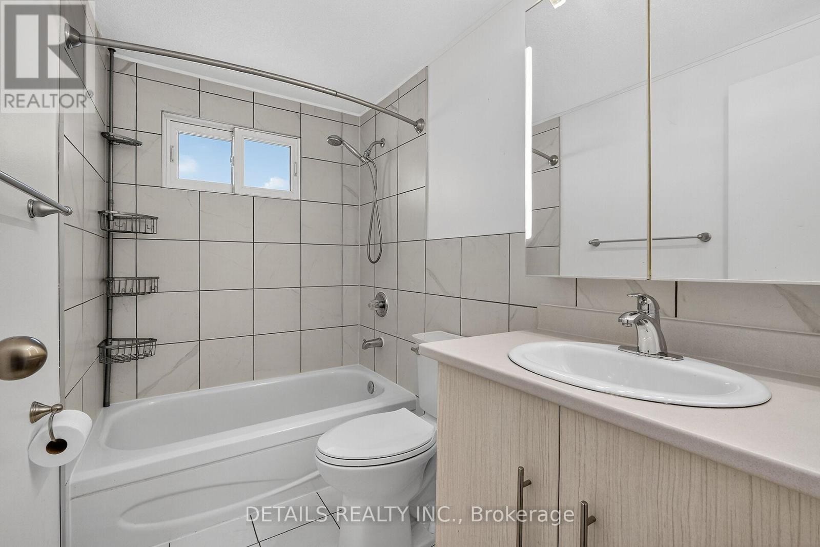 












289 AMIENS STREET

,
Ottawa,




Ontario
K1E1N3

