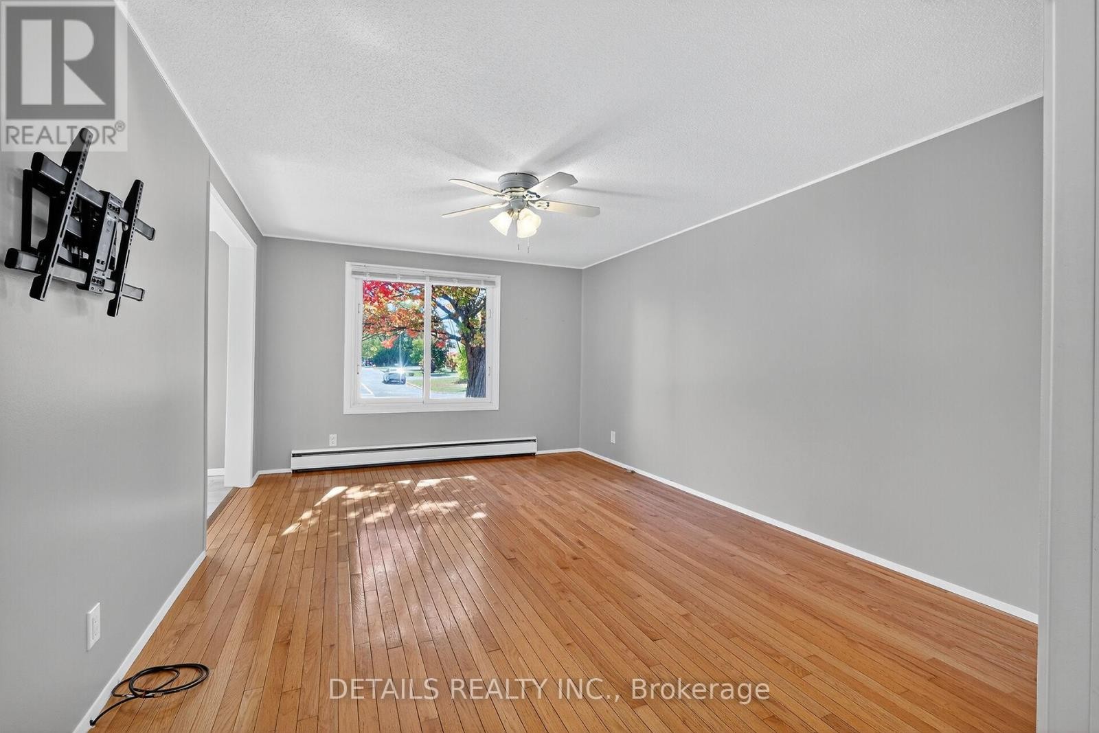 












289 AMIENS STREET

,
Ottawa,




Ontario
K1E1N3

