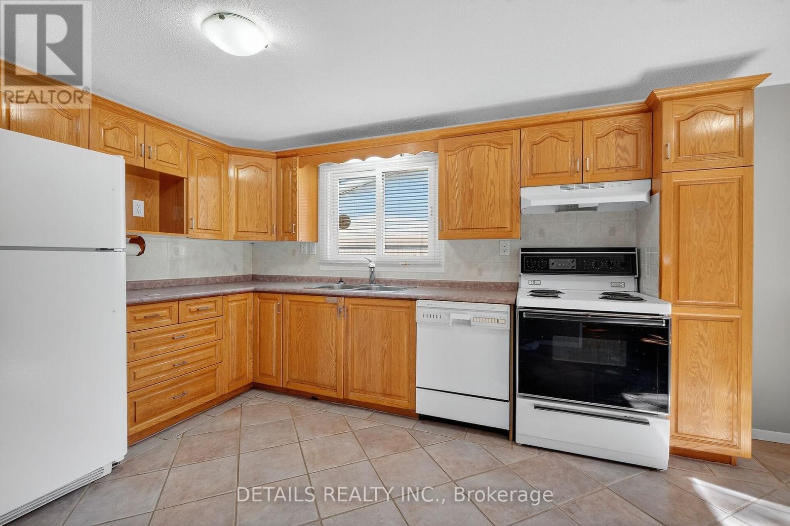 












289 AMIENS STREET

,
Ottawa,




Ontario
K1E1N3

