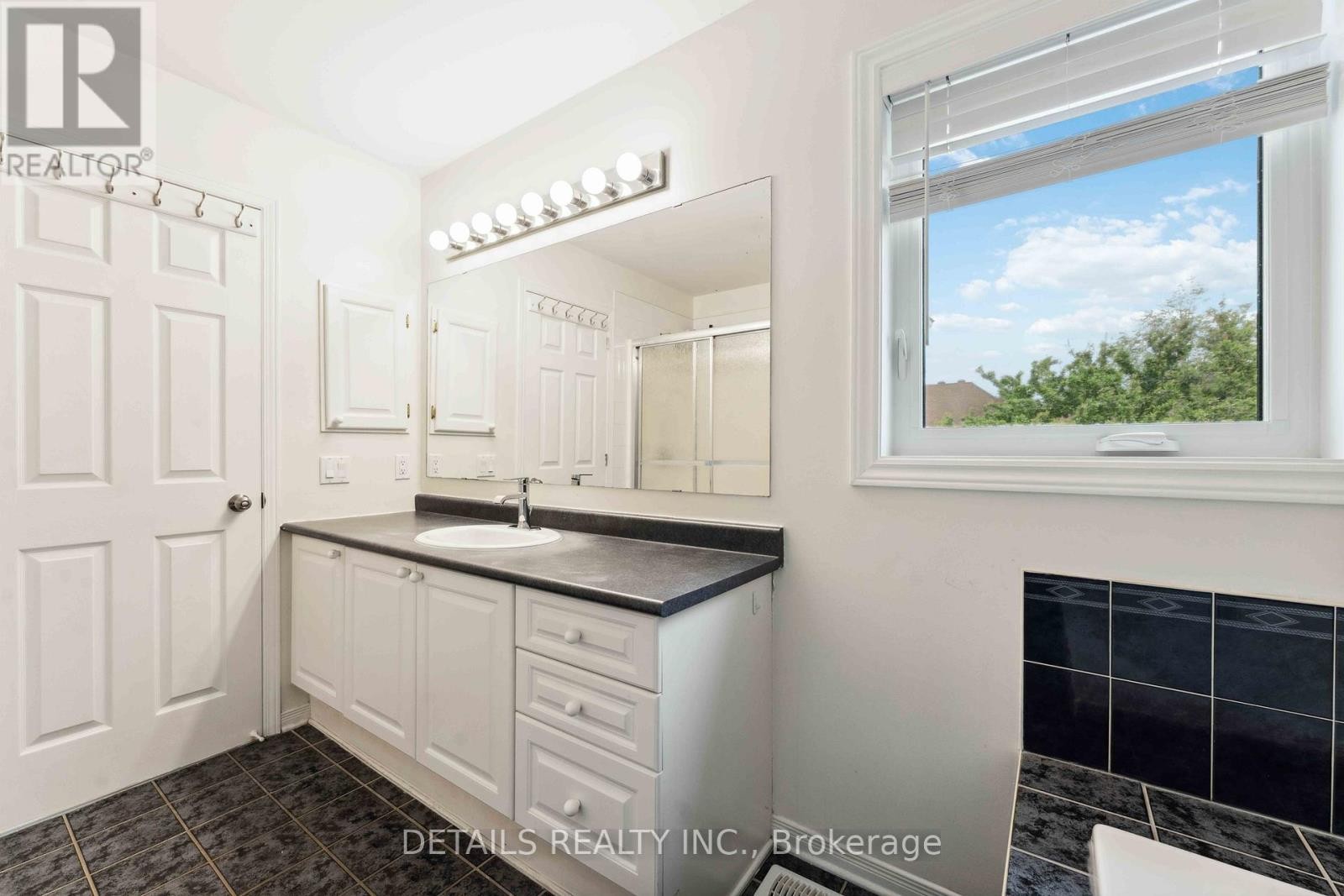 












85 CALAVERAS AVENUE

,
Ottawa,




Ontario
K2J4Z7

