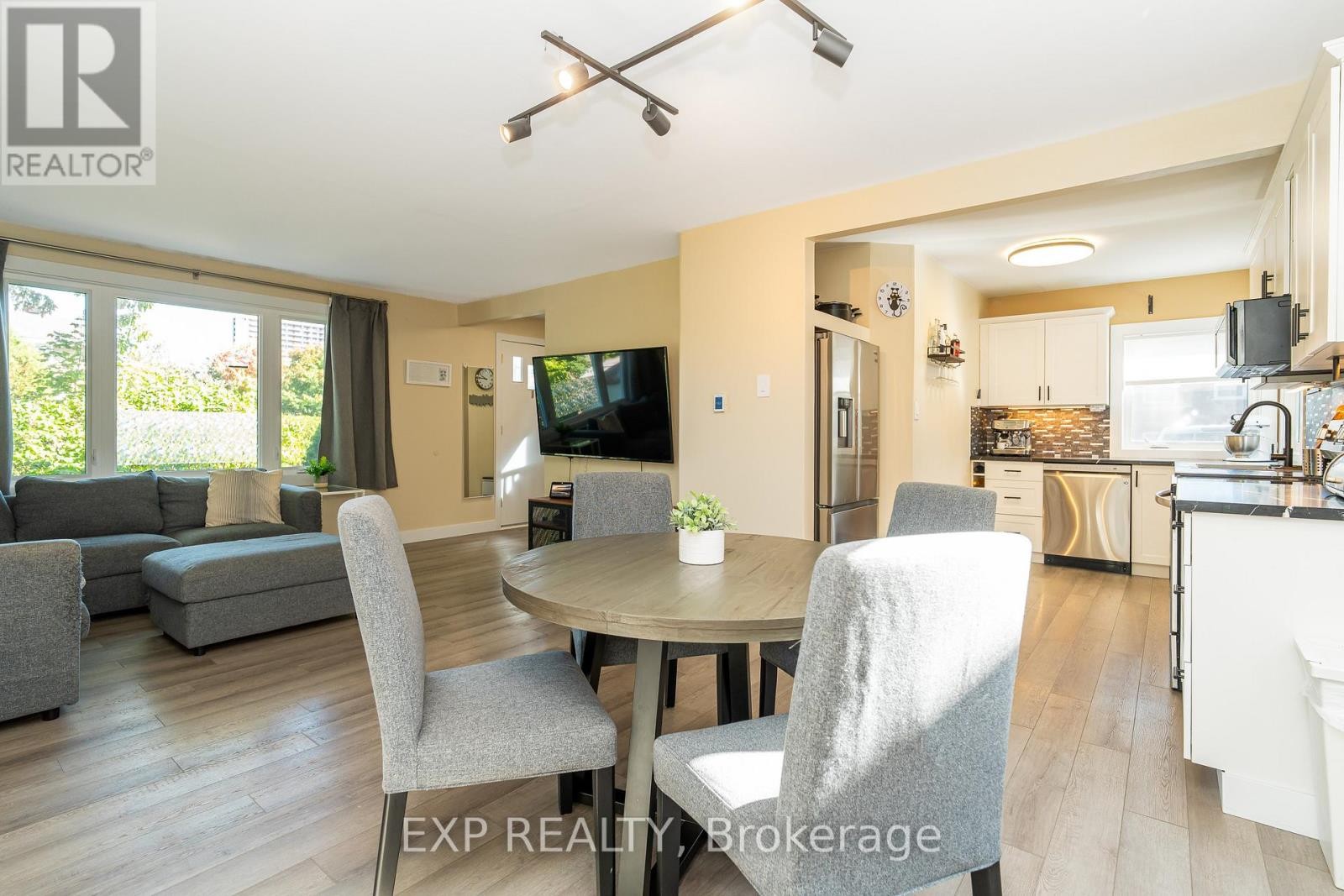 












336 POULIN AVENUE

,
Ottawa,




Ontario
K2B5T8

