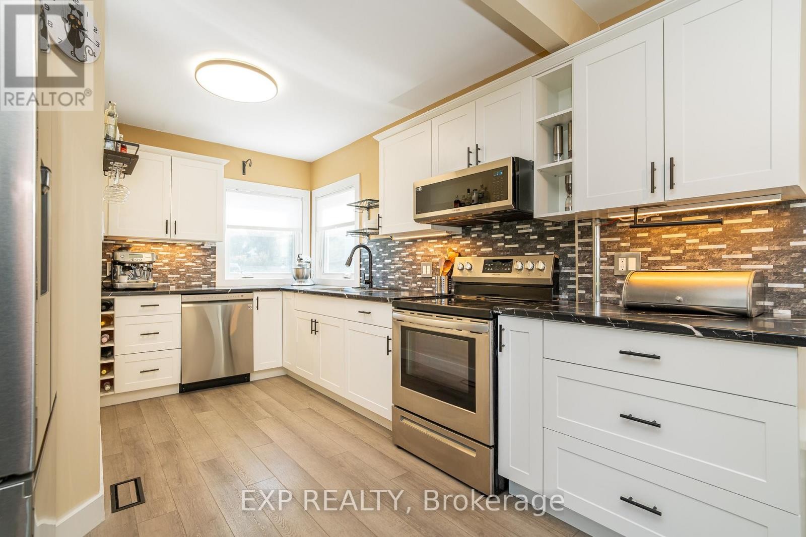 












336 POULIN AVENUE

,
Ottawa,




Ontario
K2B5T8

