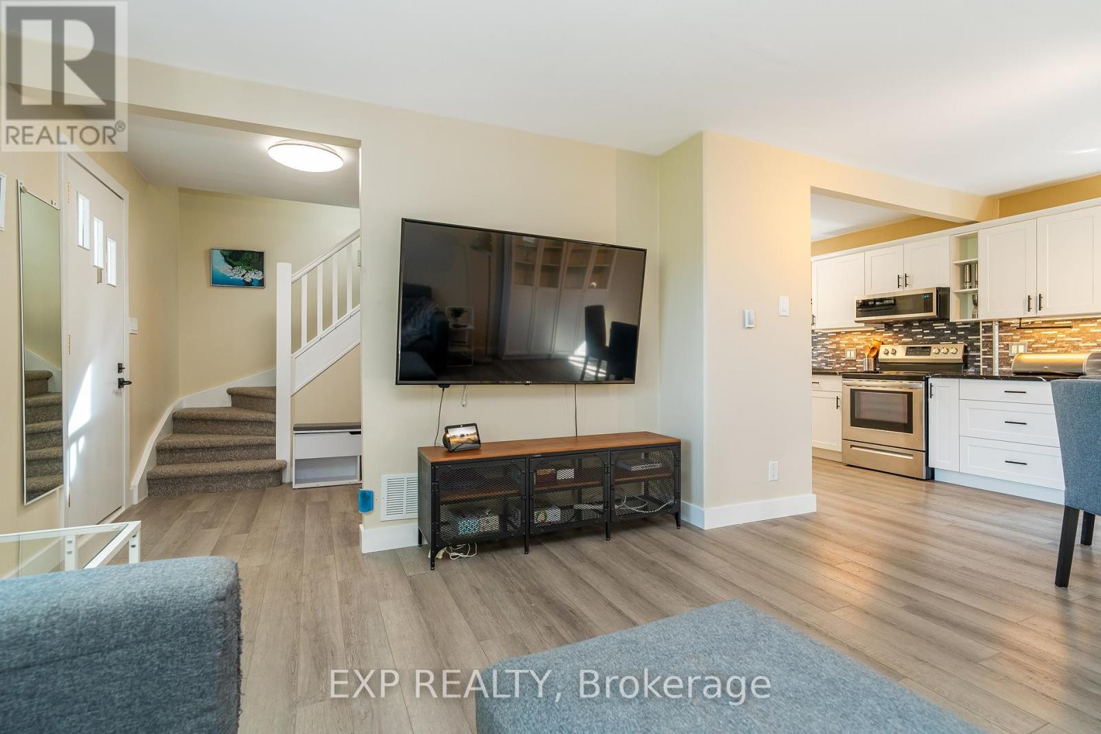 












336 POULIN AVENUE

,
Ottawa,




Ontario
K2B5T8

