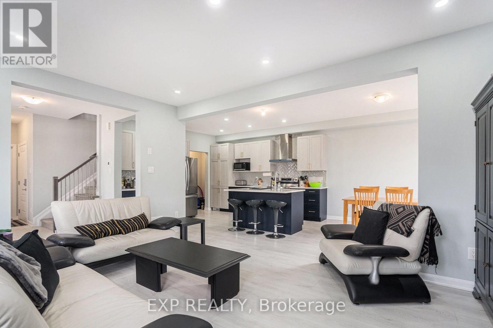 












796 CAPPAMORE DRIVE

,
Ottawa,




Ontario
K2J6V6

