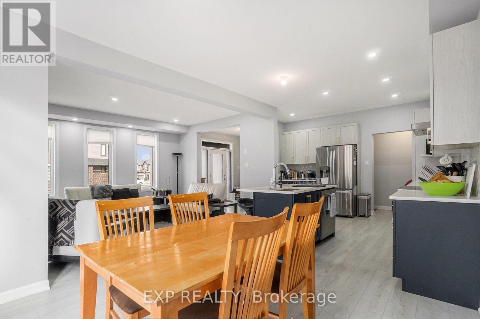 












796 CAPPAMORE DRIVE

,
Ottawa,




Ontario
K2J6V6

