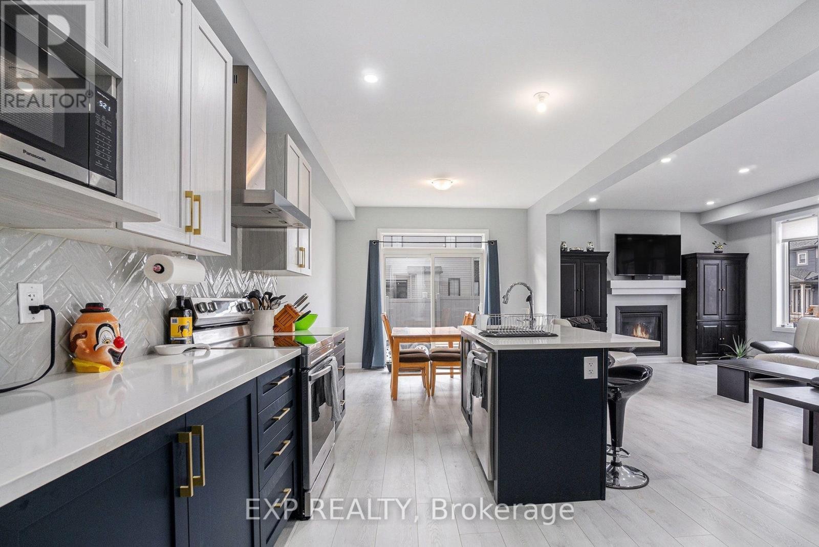 












796 CAPPAMORE DRIVE

,
Ottawa,




Ontario
K2J6V6

