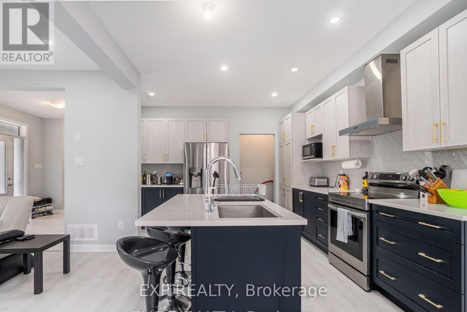 












796 CAPPAMORE DRIVE

,
Ottawa,




Ontario
K2J6V6

