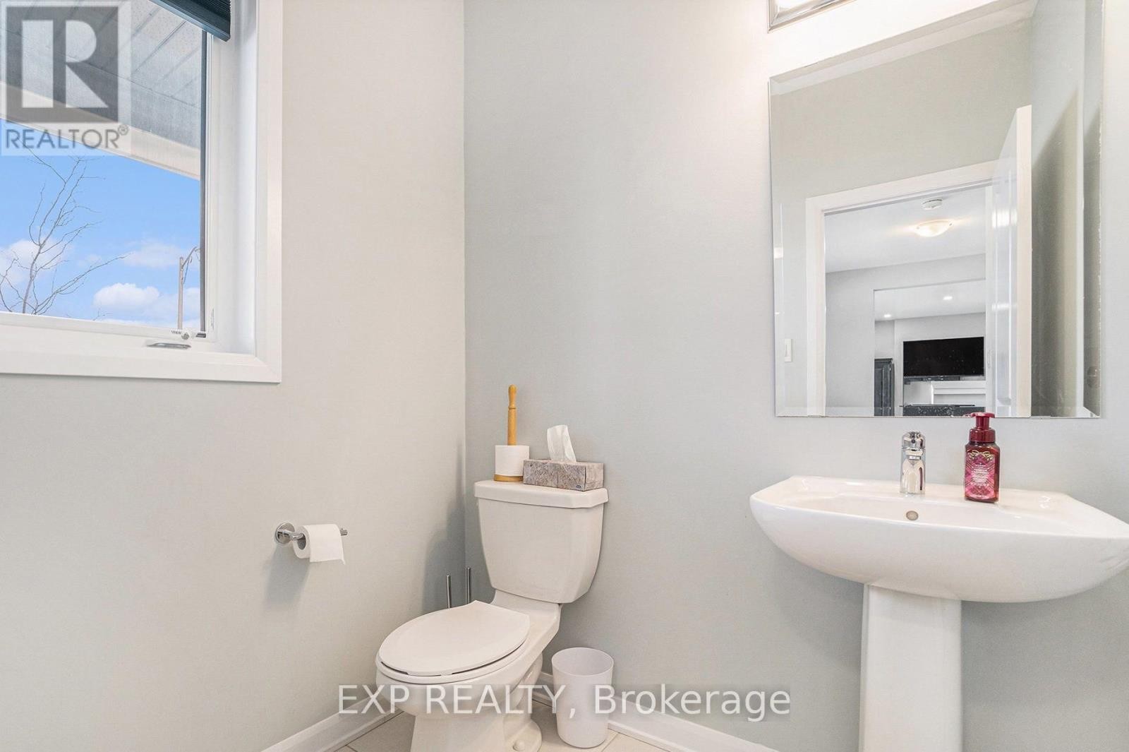 












796 CAPPAMORE DRIVE

,
Ottawa,




Ontario
K2J6V6

