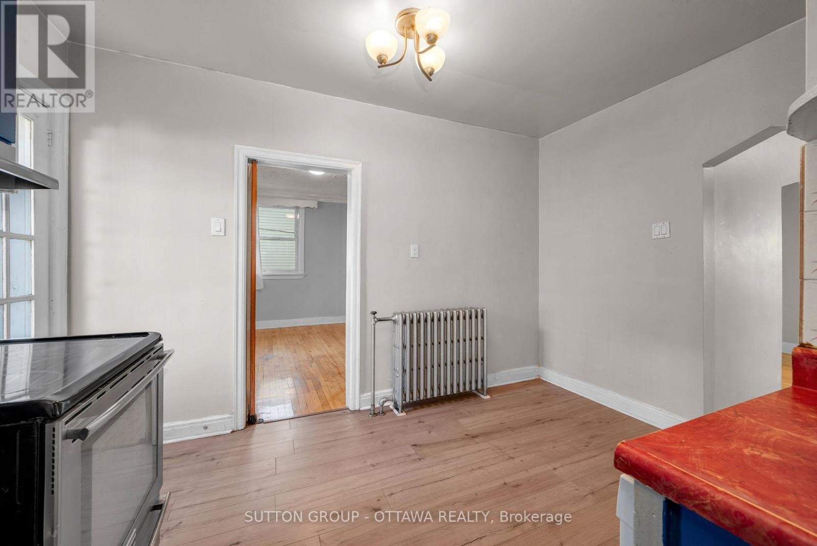 












82 GENEST STREET

,
Ottawa,




Ontario
K1L7Z2

