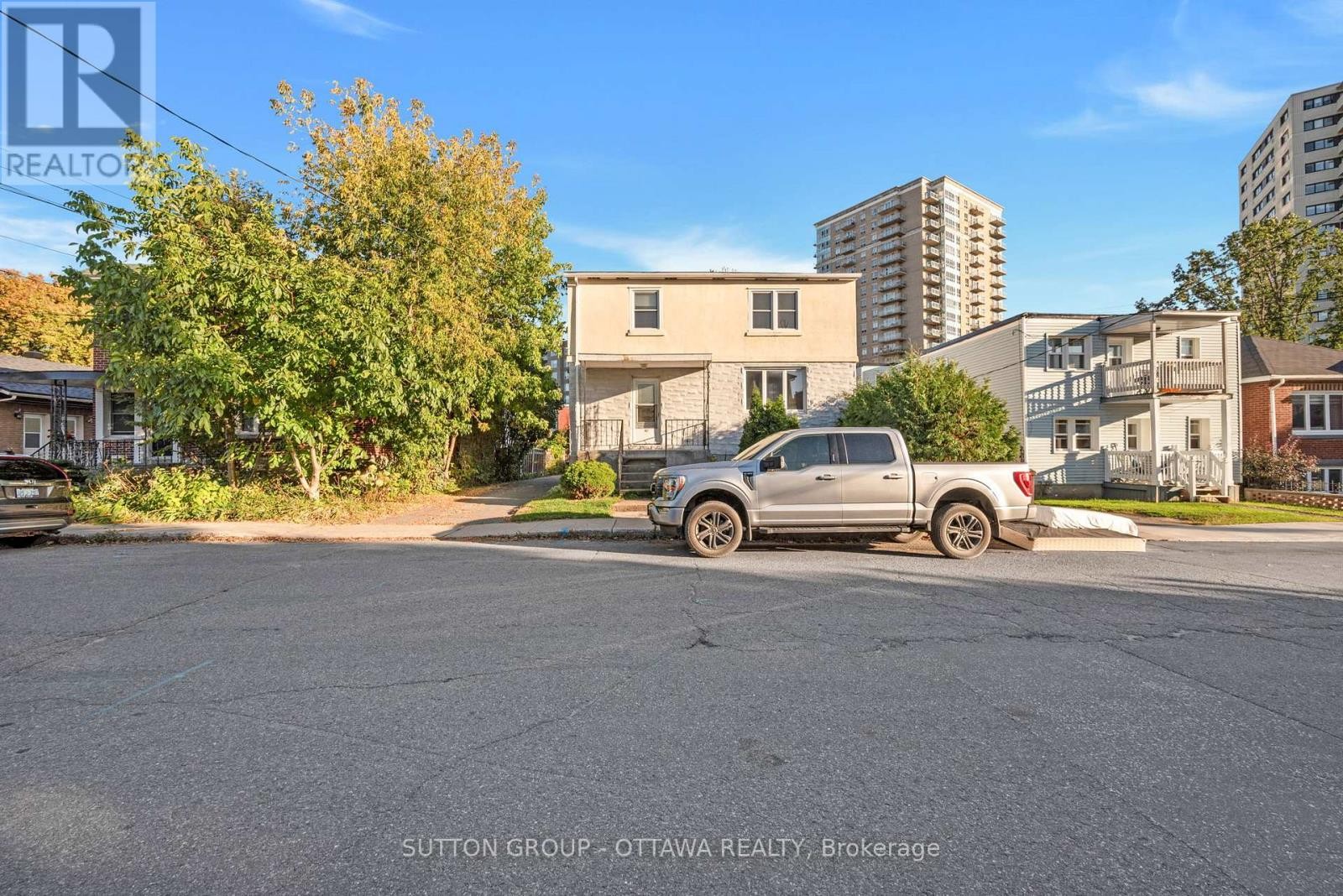 












82 GENEST STREET

,
Ottawa,




Ontario
K1L7Z2

