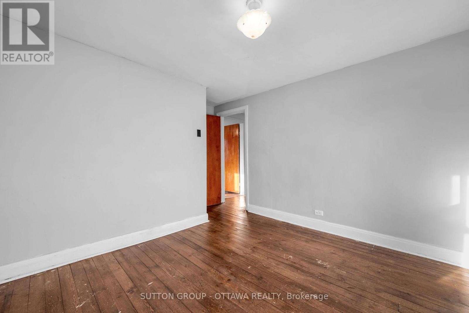 












82 GENEST STREET

,
Ottawa,




Ontario
K1L7Z2

