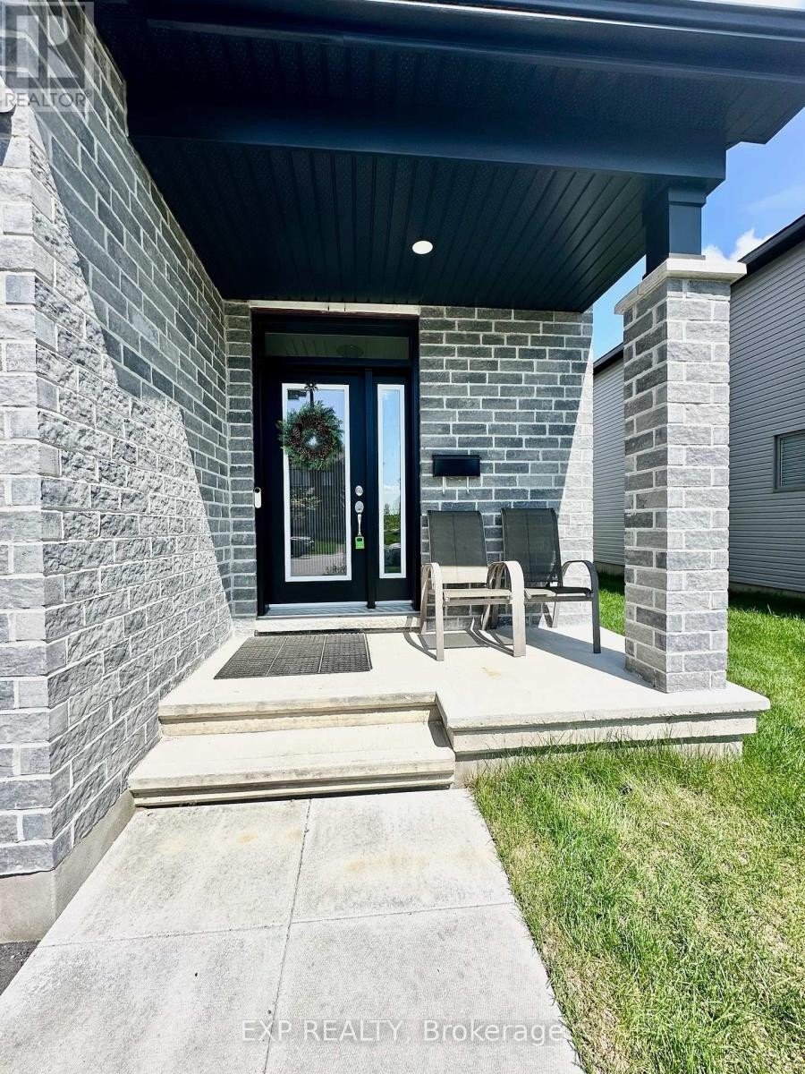












712 NAMUR STREET

,
Russell,




Ontario
K0A1W0

