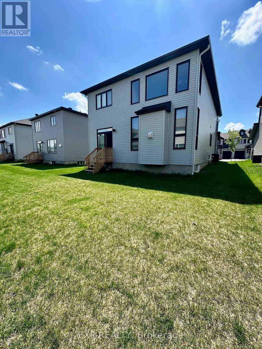 












712 NAMUR STREET

,
Russell,




Ontario
K0A1W0

