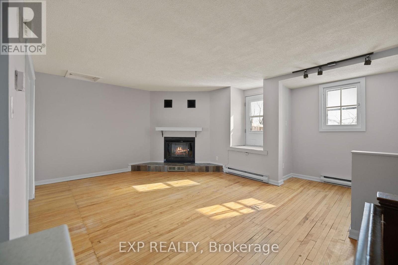 












196 OSGOODE STREET

,
Ottawa,




Ontario
K1N6S8

