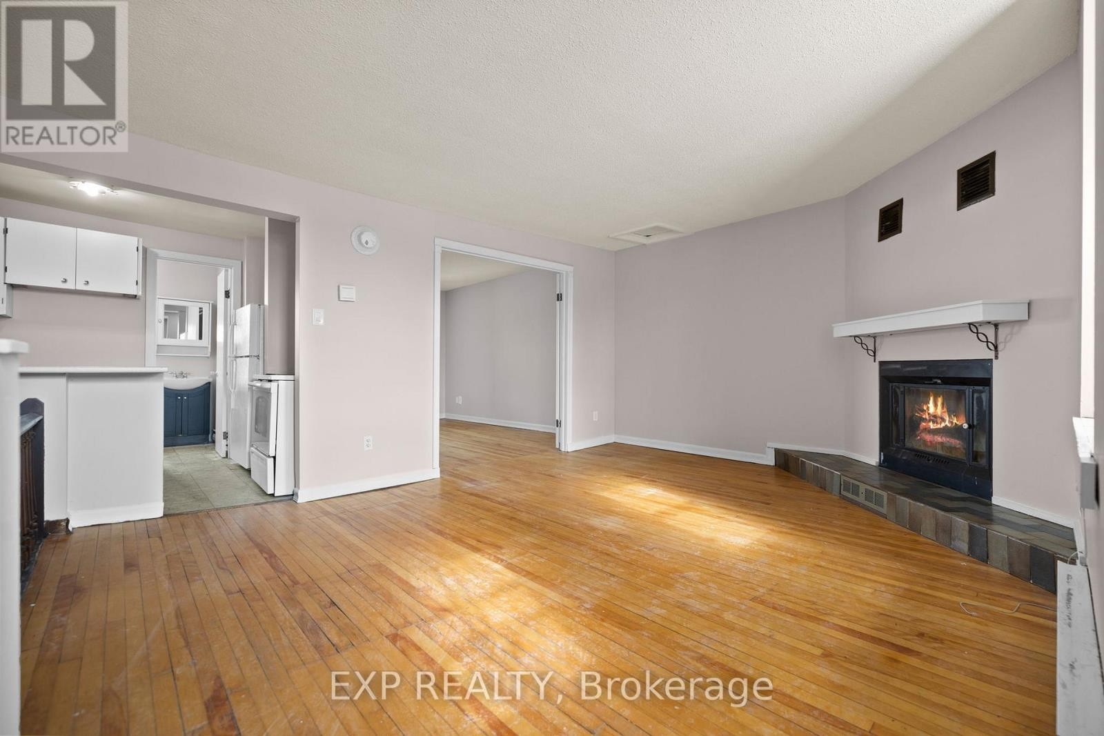 












196 OSGOODE STREET

,
Ottawa,




Ontario
K1N6S8

