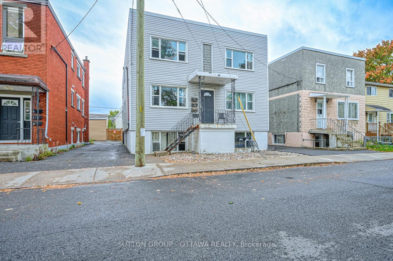 












154-156 DAGMAR AVENUE

,
Ottawa,




Ontario
K1L5T2

