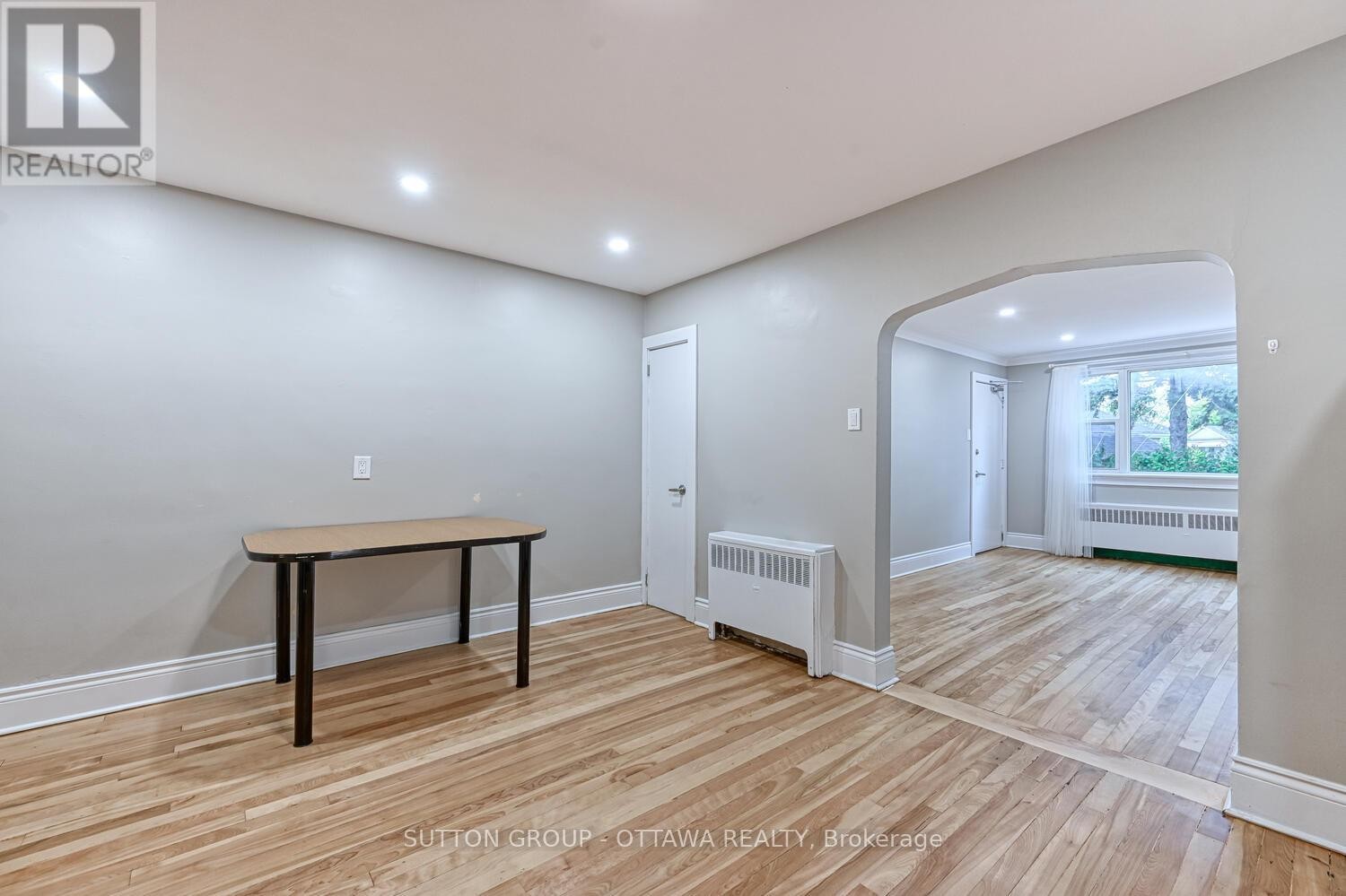 












154-156 DAGMAR AVENUE

,
Ottawa,




Ontario
K1L5T2

