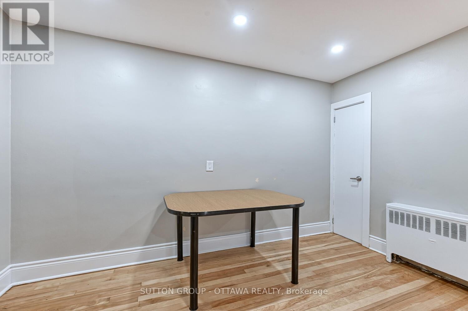 












154-156 DAGMAR AVENUE

,
Ottawa,




Ontario
K1L5T2

