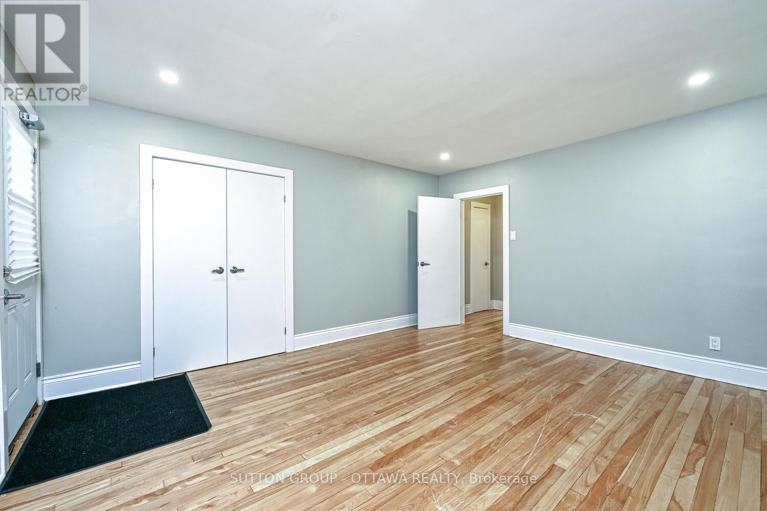 












154-156 DAGMAR AVENUE

,
Ottawa,




Ontario
K1L5T2

