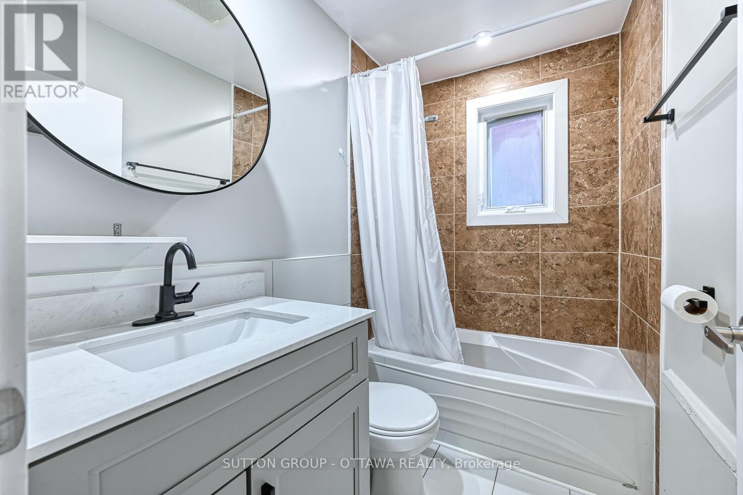 












154-156 DAGMAR AVENUE

,
Ottawa,




Ontario
K1L5T2

