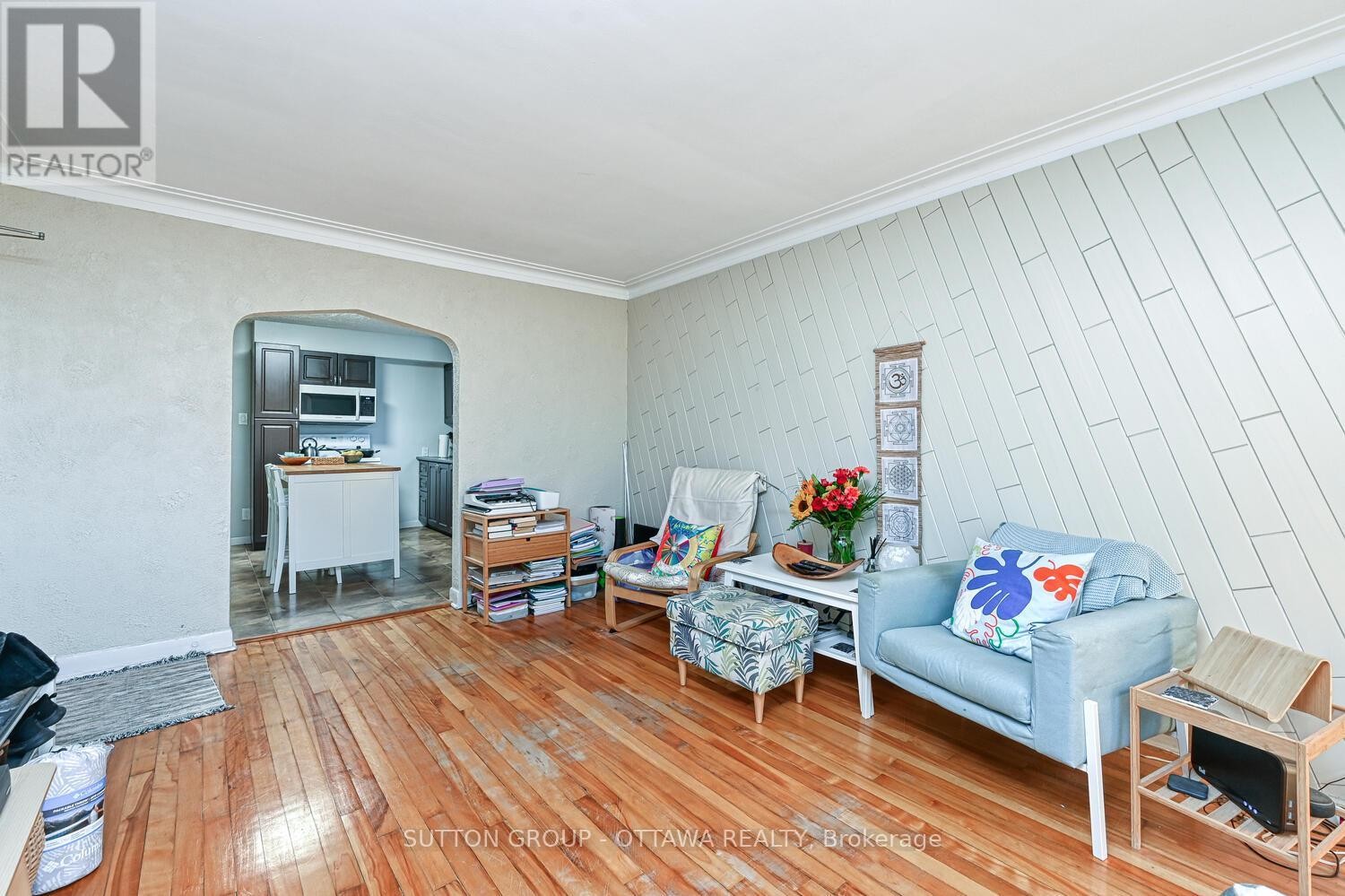 












154-156 DAGMAR AVENUE

,
Ottawa,




Ontario
K1L5T2

