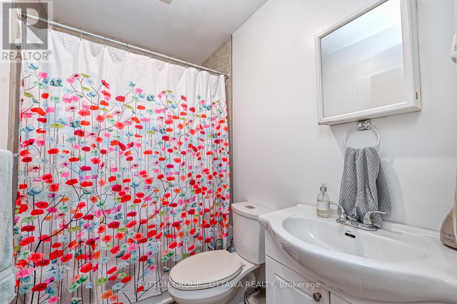 












154-156 DAGMAR AVENUE

,
Ottawa,




Ontario
K1L5T2

