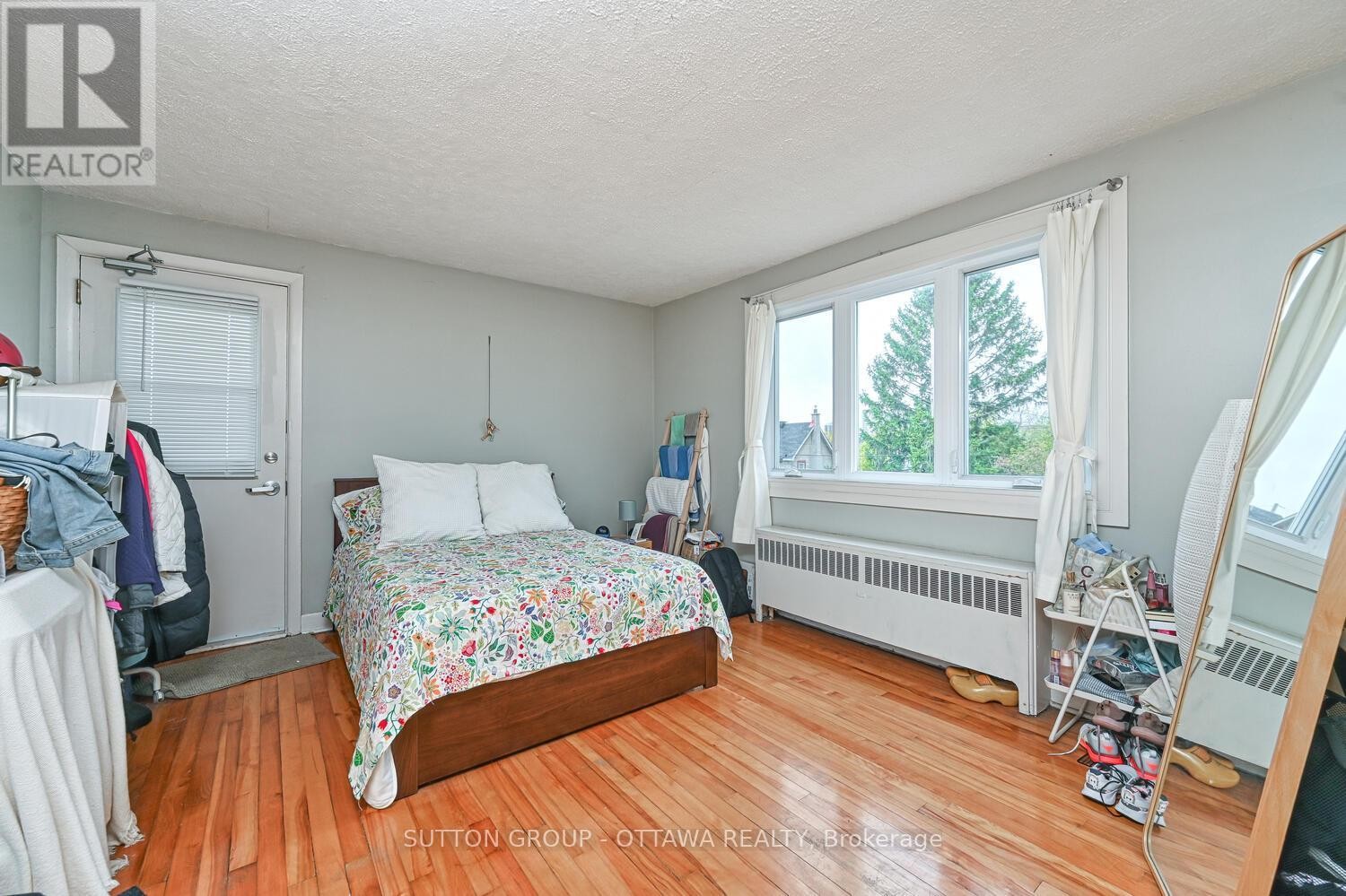 












154-156 DAGMAR AVENUE

,
Ottawa,




Ontario
K1L5T2

