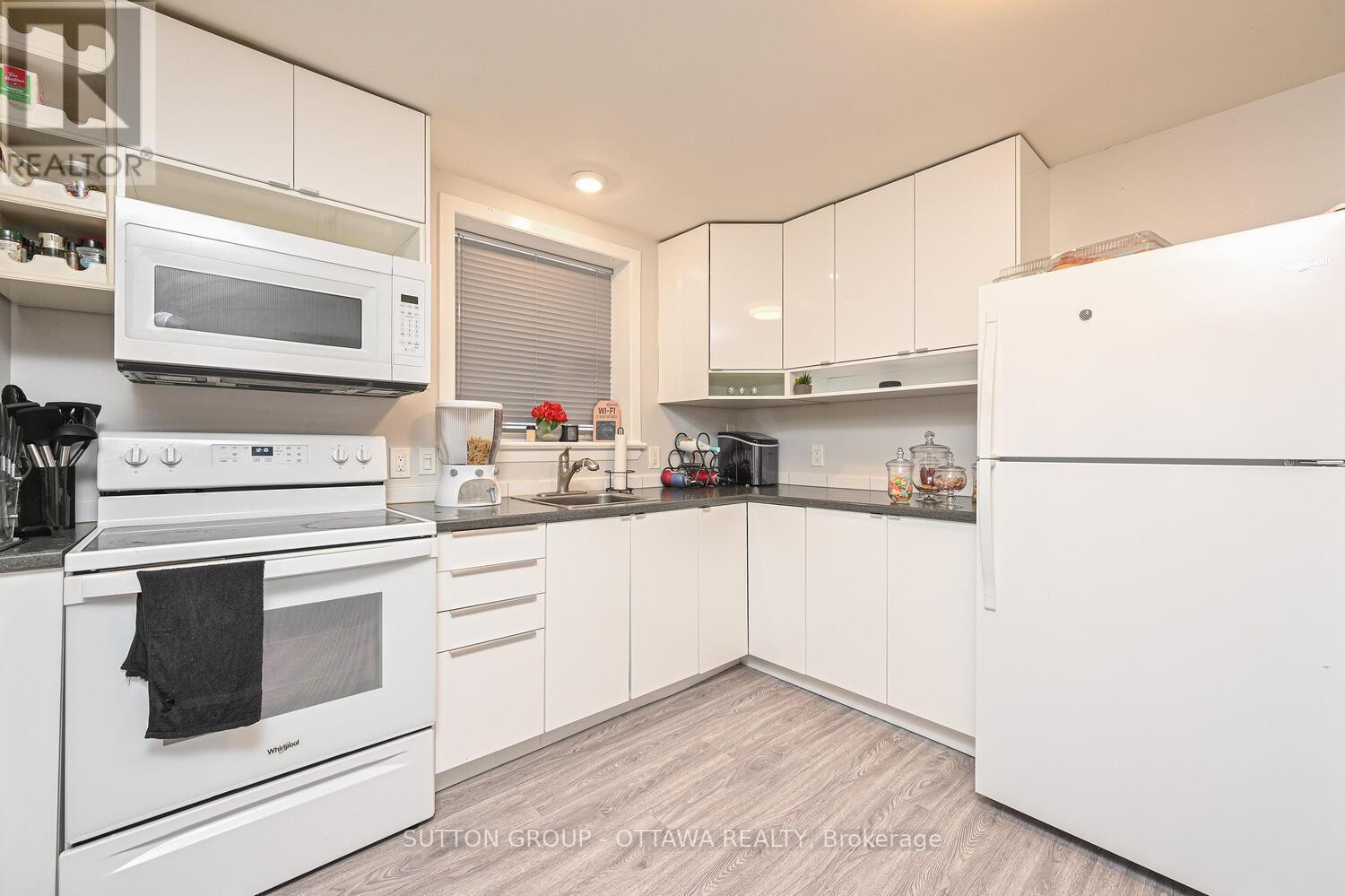 












154-156 DAGMAR AVENUE

,
Ottawa,




Ontario
K1L5T2

