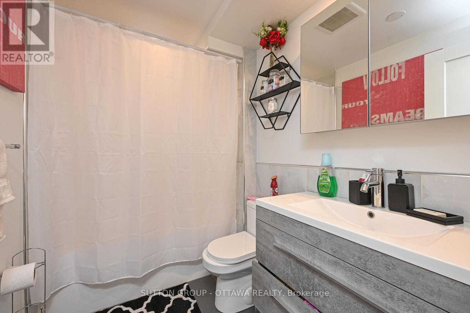 












154-156 DAGMAR AVENUE

,
Ottawa,




Ontario
K1L5T2

